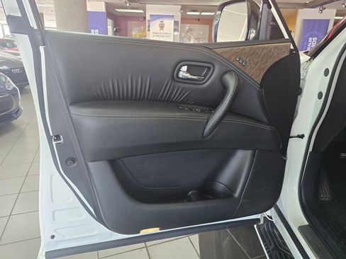 Used 2017 INFINITI QX80 2WD w/ Driver Assistance Package image 7