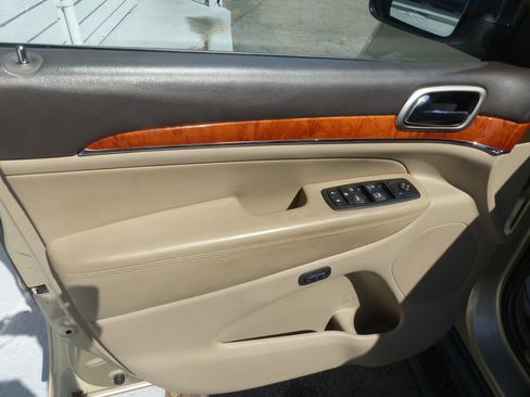 Used 2011 Jeep Grand Cherokee Overland w/ Trailer Tow Group image 19