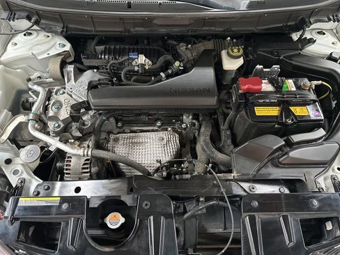 Used 2016 Nissan Rogue SV image 33