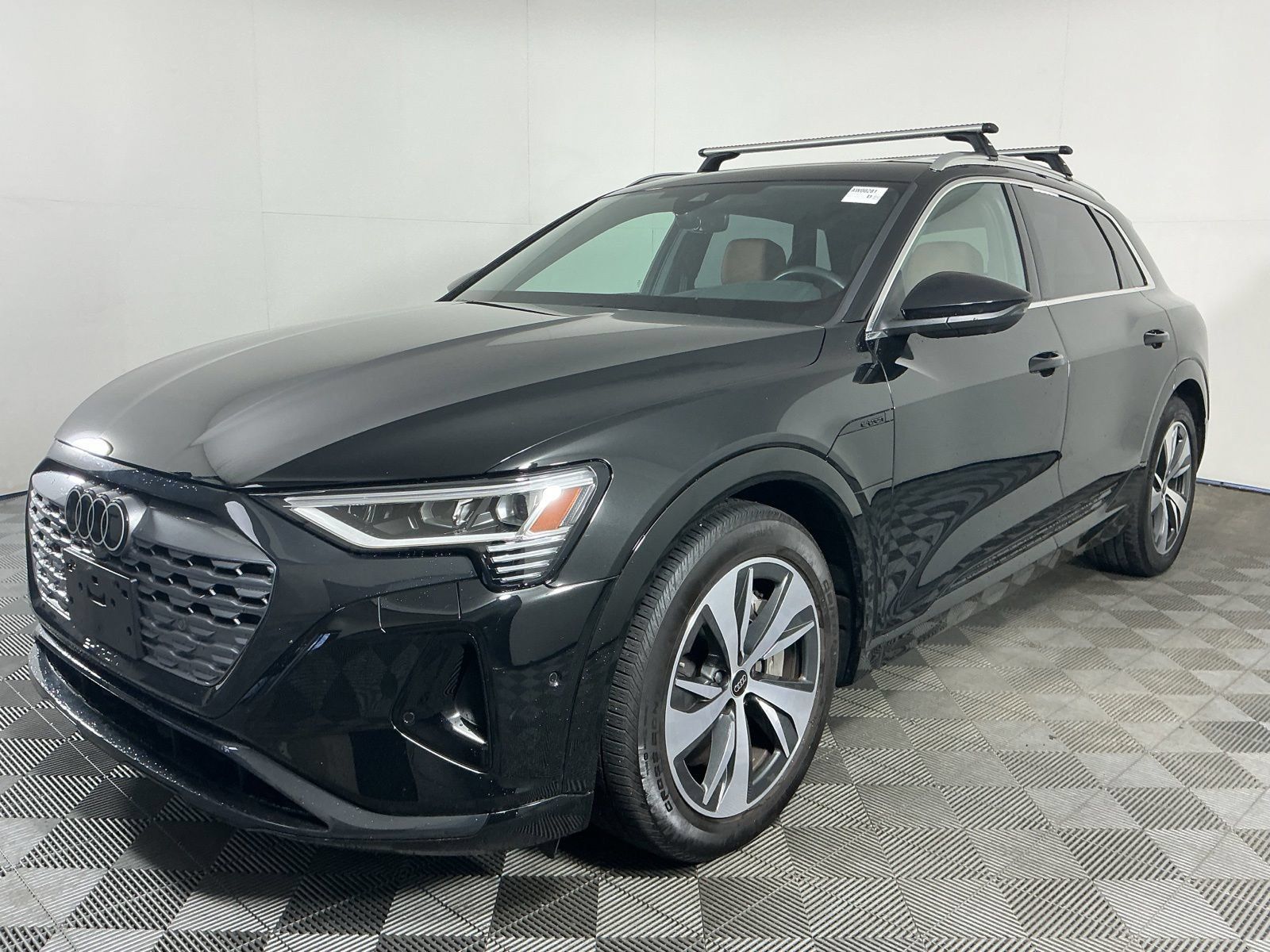 Used 2024 Audi Q8 e-tron Premium Plus w/ Premium Plus Package AWD/4WD image 3
