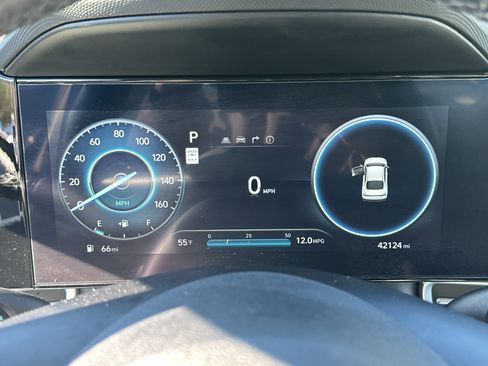 Used 2024 Hyundai Elantra Limited image 26