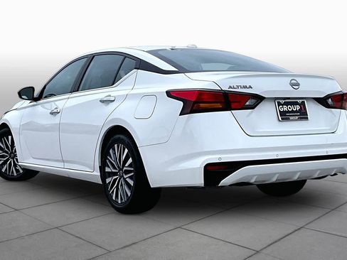 Used 2025 Nissan Altima 2.5 SV FWD image 12