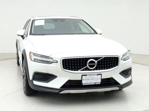 Used 2020 Volvo V60 T5 Cross Country w/ Protection Package Premier image 2