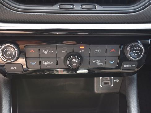 Used 2025 Jeep Compass Trailhawk AWD/4WD image 27