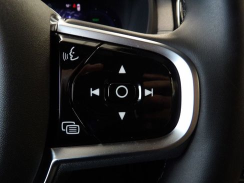 Certified 2025 Volvo XC90 T8 Plus image 20