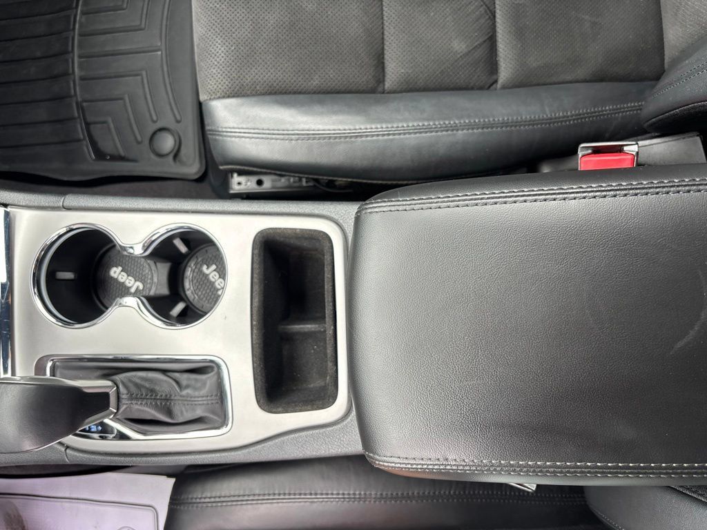 Used 2018 Jeep Grand Cherokee Altitude AWD/4WD image 17