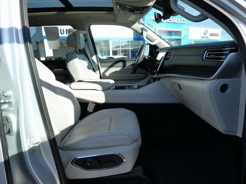 Used 2024 Jeep Wagoneer Series II w/ Premium Group I image 13