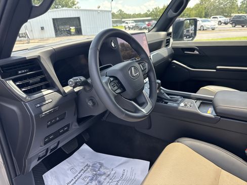 Used 2026 Lexus GX 550 AWD/4WD image 15