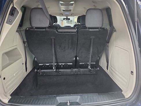 Used 2015 Chrysler Town & Country Touring-L w/ Driver Convenience Group image 13