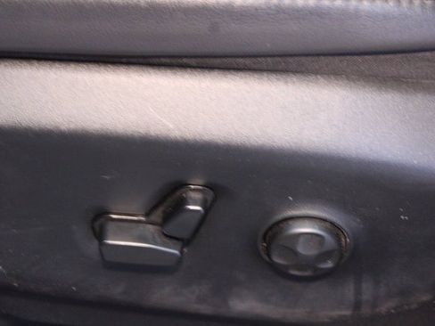 Used 2025 Chrysler Pacifica Select image 20