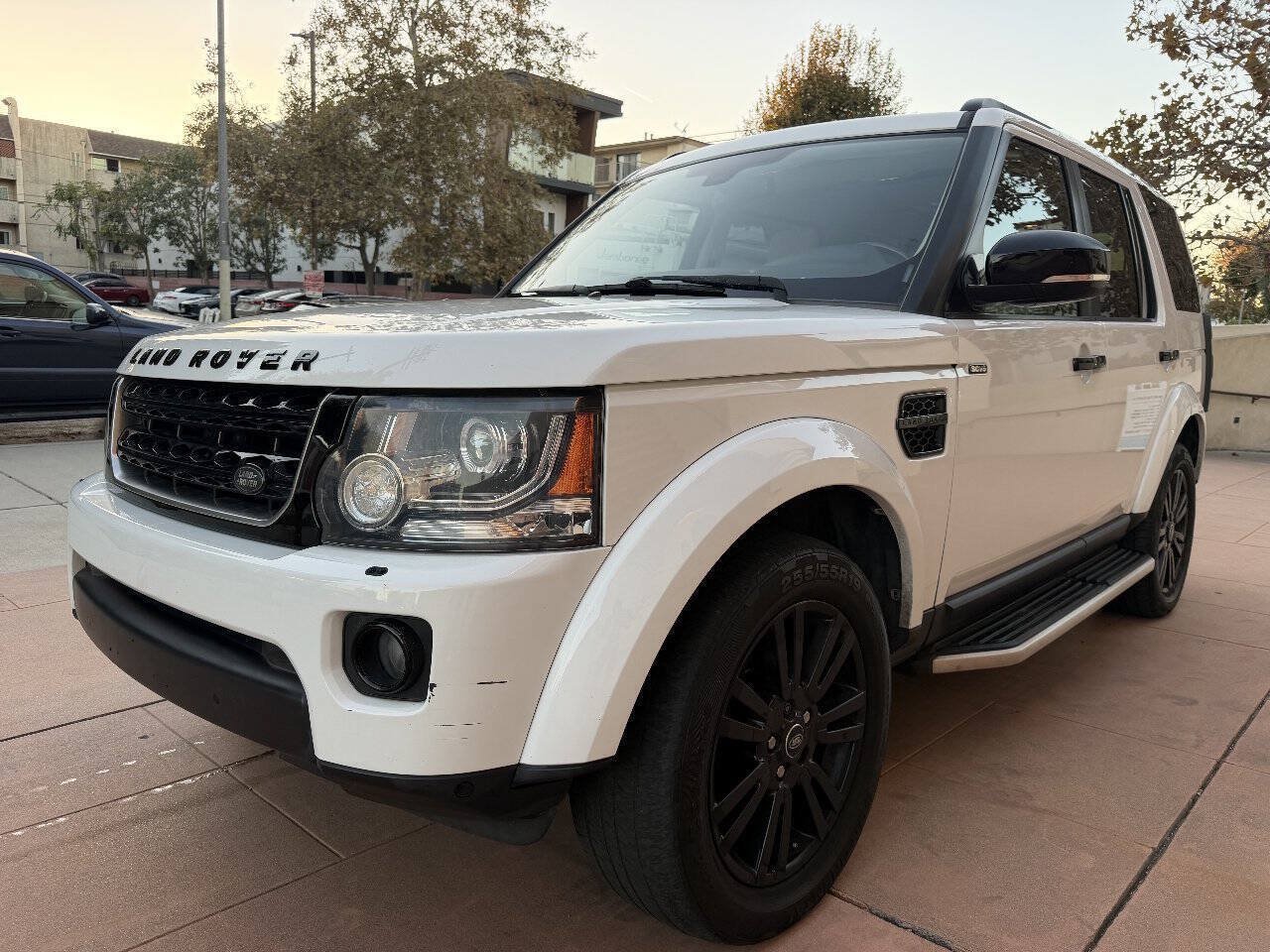 Used 2015 Land Rover LR4 HSE LUX AWD/4WD image 2