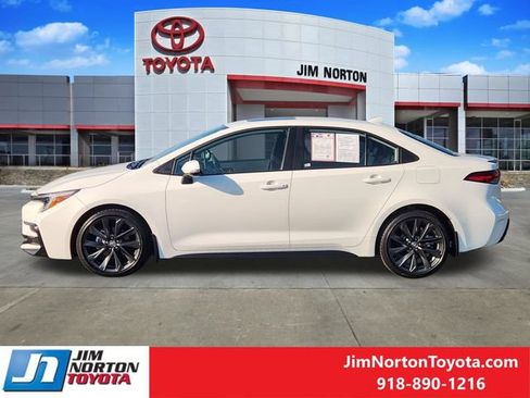 Used 2025 Toyota Corolla XSE FWD image 4