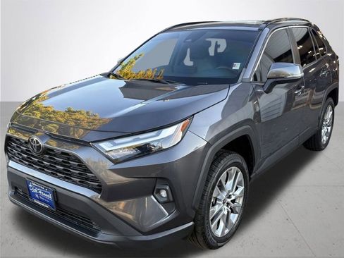Used 2022 Toyota RAV4 XLE Premium image 2