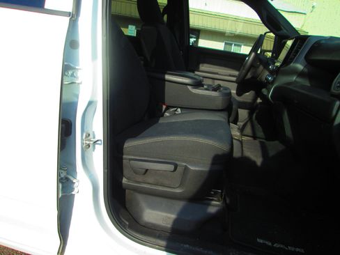 Used 2024 RAM 2500 Tradesman w/ Chrome Appearance Group image 10