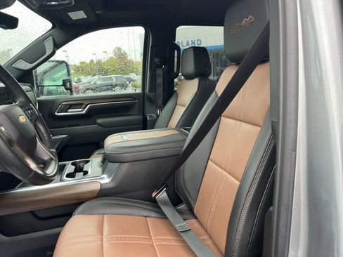 Used 2024 Chevrolet Silverado 2500 High Country w/ High Country Premium Package image 19