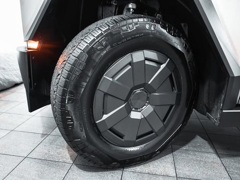 Used 2025 Tesla Cybertruck AWD Crew Cab image 6
