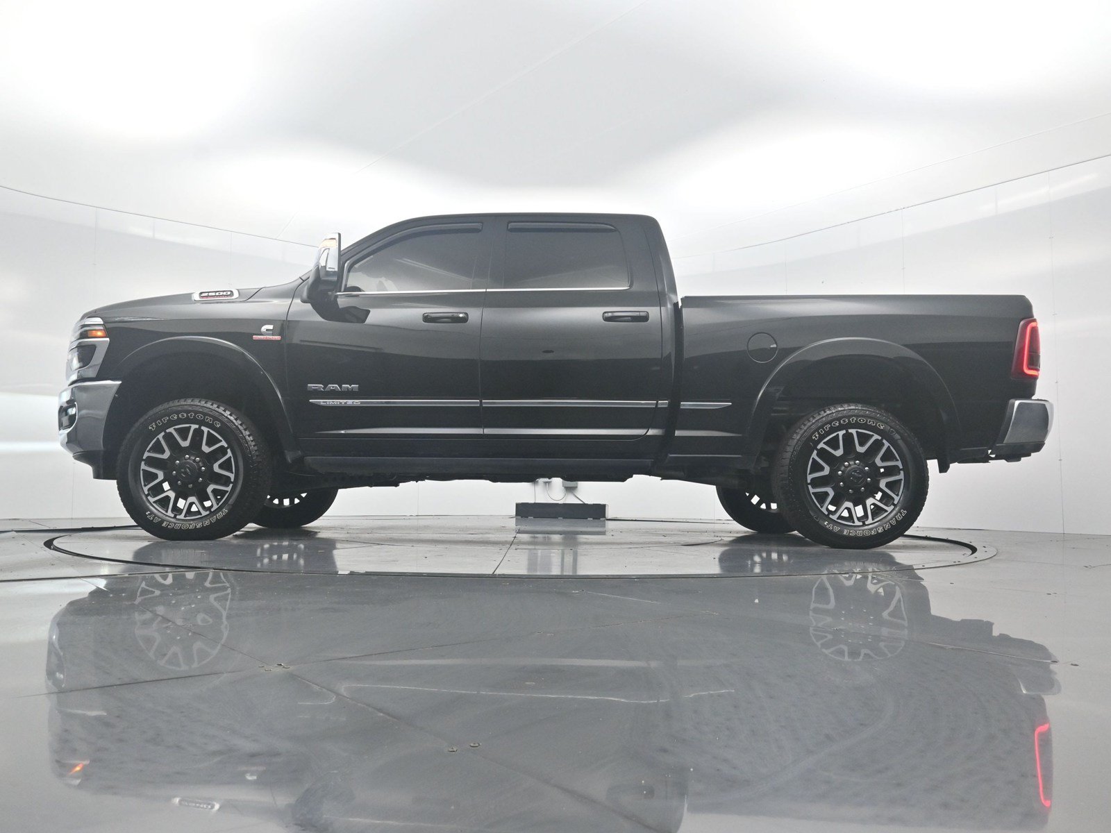 Used 2025 RAM 2500 Limited AWD/4WD image 31