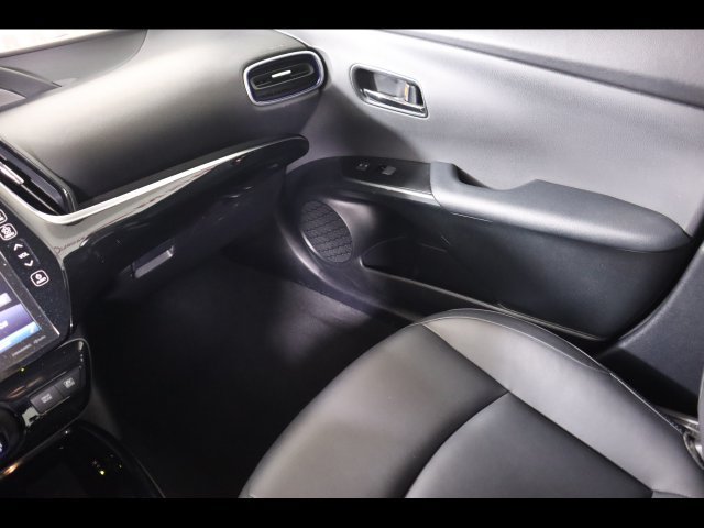 Used 2022 Toyota Prius Limited FWD image 22