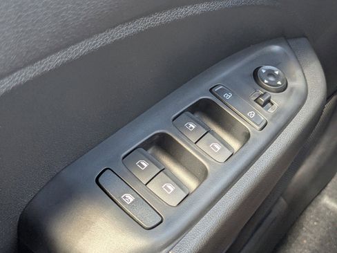 New 2025 Hyundai Venue SE image 21