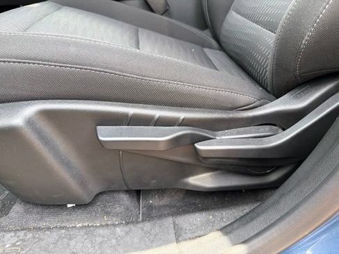 Used 2025 Chevrolet Equinox LT w/ Safety and Technology Package FWD image 8