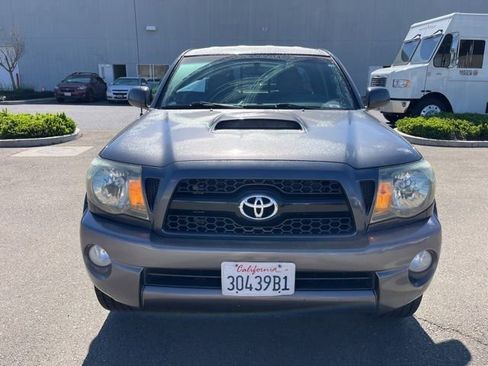 Used 2011 Toyota Tacoma 4x4 Access Cab V6 w/ TRD Sport Pkg image 2