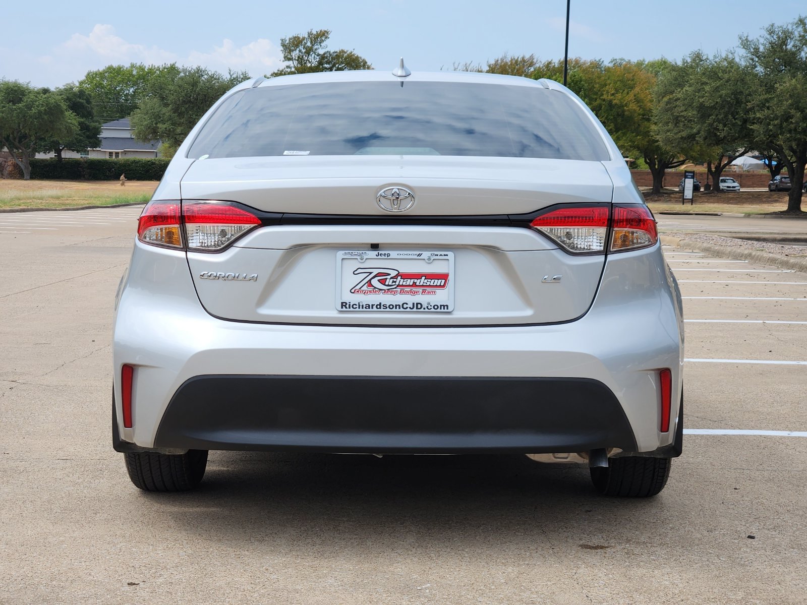 Used 2026 Toyota Corolla LE FWD image 5