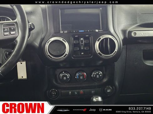 Used 2016 Jeep Wrangler Unlimited Sahara w/ Connectivity Group image 17