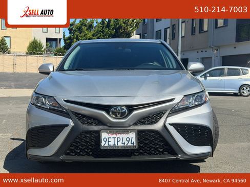 Used 2020 Toyota Camry SE FWD image 2