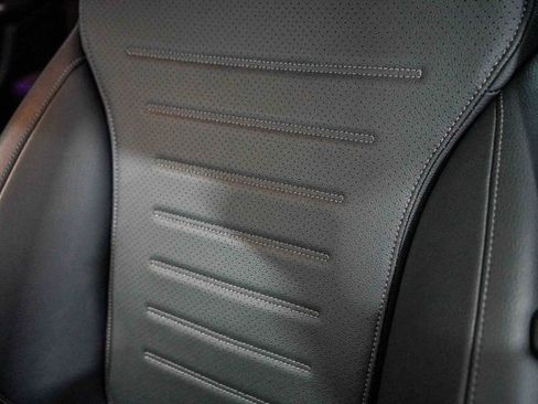 Used 2025 Mercedes-Benz GLC 350e 4MATIC image 25