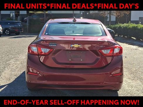 Used 2017 Chevrolet Cruze LT w/ Sun And Sound Package image 6