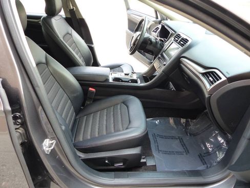 Used 2017 Ford Fusion SE w/ Equipment Group 201A FWD image 47