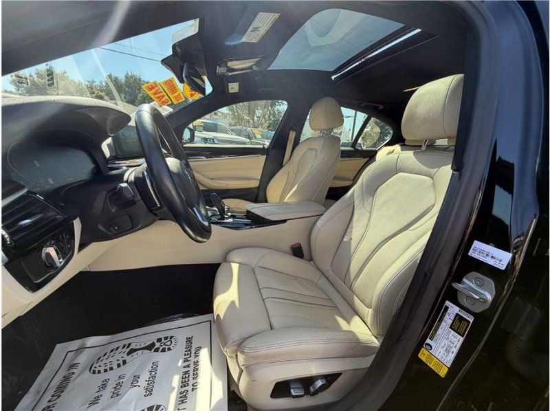 Used 2020 BMW 530i w/ Premium Package RWD image 18