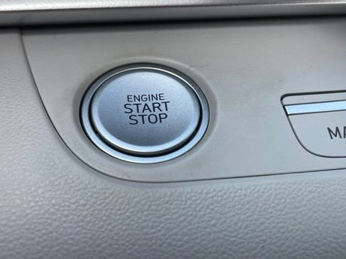 Used 2024 Hyundai Elantra Limited FWD image 16
