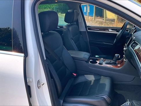 Used 2011 Volkswagen Touareg VR6 AWD/4WD image 10