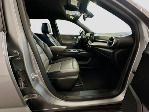 Used 2025 Chevrolet Equinox LT w/ Convenience Package II image 32