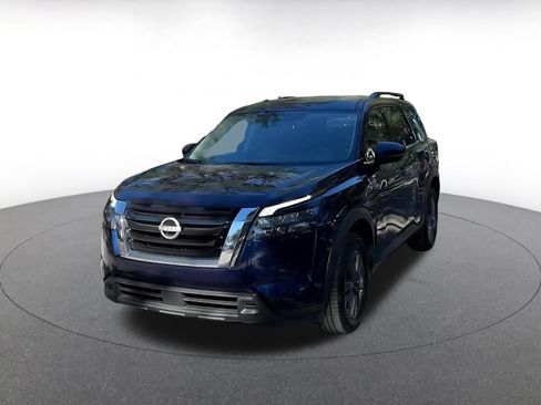 Used 2025 Nissan Pathfinder SV image 7