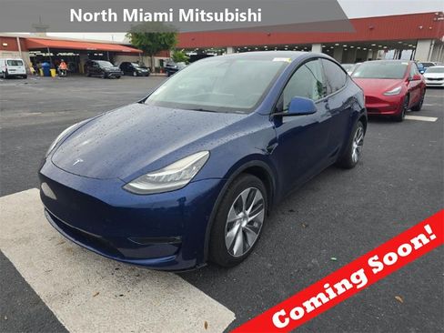 Used 2022 Tesla Model Y Long Range image 1