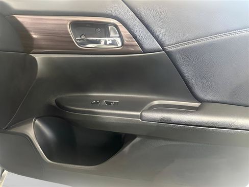 Used 2017 Honda Accord EX-L image 23