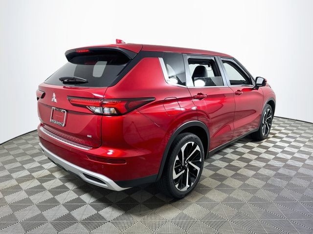 Used 2024 Mitsubishi Outlander SE Black Edition FWD image 3
