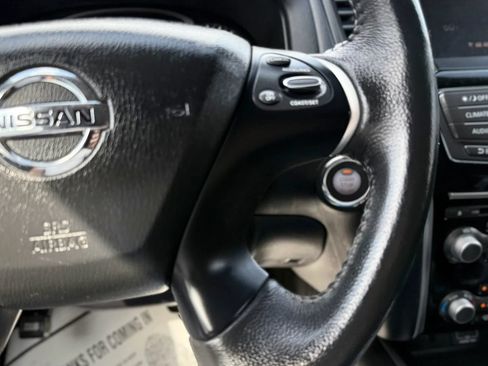 Used 2018 Nissan Pathfinder SV AWD/4WD image 14