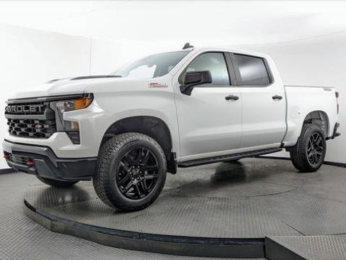 Used 2022 Chevrolet Silverado 1500 Custom Trail Boss AWD/4WD image 2