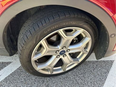 Used 2019 Ford Escape Titanium AWD/4WD image 3