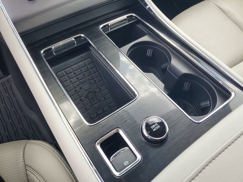 Used 2025 Lincoln Aviator AWD w/ Jet Appearance Package image 27