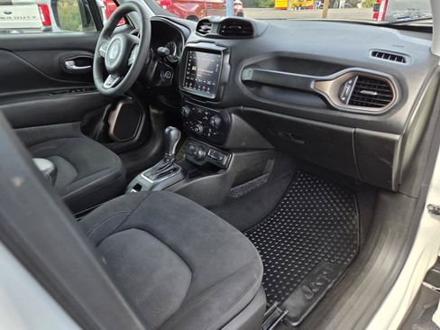 Used 2023 Jeep Renegade Latitude AWD/4WD image 21