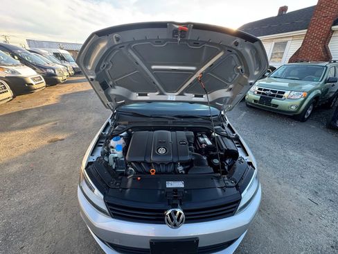 Used 2011 Volkswagen Jetta SE image 8
