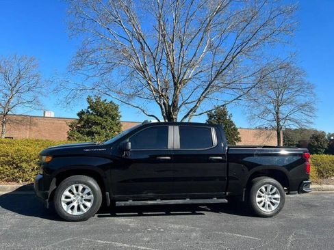 Used 2020 Chevrolet Silverado 1500 Custom w/ Custom Value Package image 2