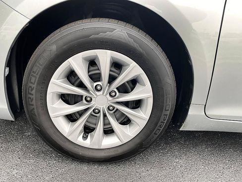 Used 2015 Toyota Camry LE FWD image 8