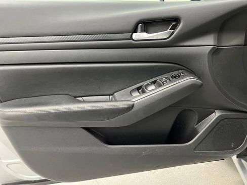 Used 2024 Nissan Altima 2.5 SV image 11