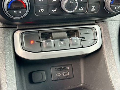 Used 2023 GMC Acadia SLT image 18