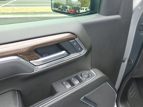 Used 2025 Chevrolet Silverado 1500 LT image 15